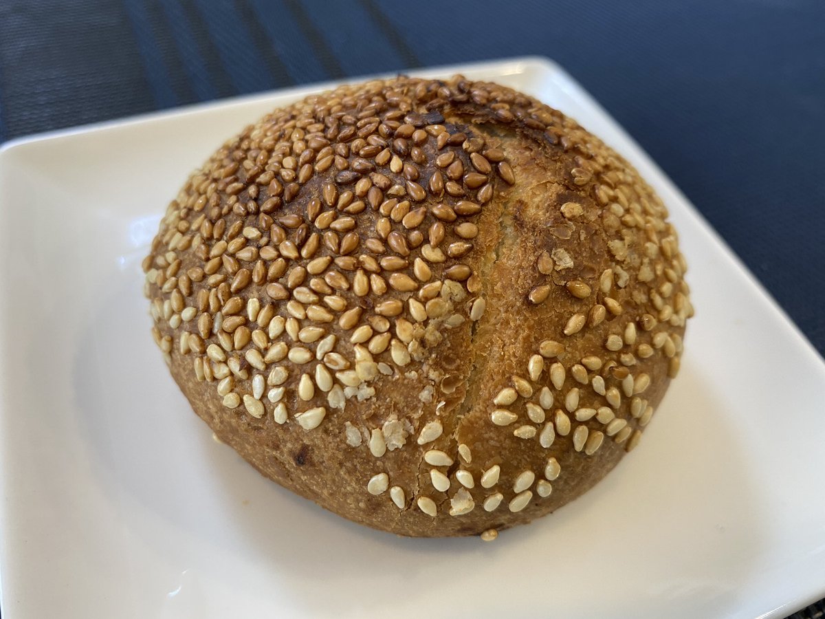 TabetAiwan's tweet photo. ラップなしで電子レンジで2分、オーブントースターで1.5分を焦げないよう3回繰り返したら生地がパリパリの胡椒餅になりました！！ https://t.co/uGjg1emahE