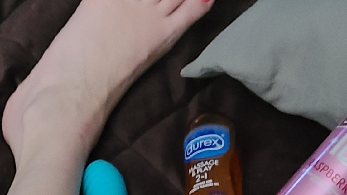 FelicitysFeet22's tweet photo. Friday night vibes!
I spoiled myself... Manicure... Pedicure... toys... and booze

Tell me what you are up to?
What would we do together?
https://t.co/XPU0isJNZ6 https://t.co/DDcotI99zp