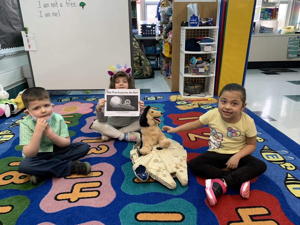 PrassPaxson's tweet photo. Mrs. Coppock’s students bring Sky Book Puppy to life with fun props! #StudentInterest #ReadingIsFun #TextToWorldConnections 📚☺️ https://t.co/EzDFufR0Cs