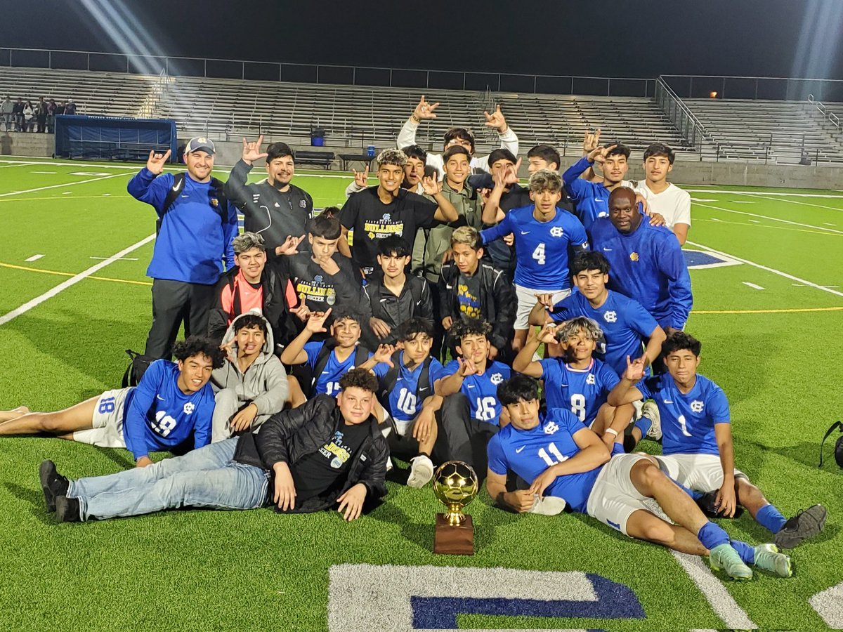 Congrats to <a href="/ch_boyssoccer/">Chapel Hill Boys Soccer</a> for their Regional Quarterfinal Championship win vs. Paris 2-1! Proud of these outstanding student-athletes! Stay Tuned!
🐶⚽️💯🔥🏆🏆🏆 <a href="/CoachCarroll423/">Nathan Carroll</a> <a href="/BrandonOSports/">Brandon Ogden</a> <a href="/etfinalscore/">Tyler Paper Sports</a> #CodeBlue #FamilyOnThree #GoldBallSeason