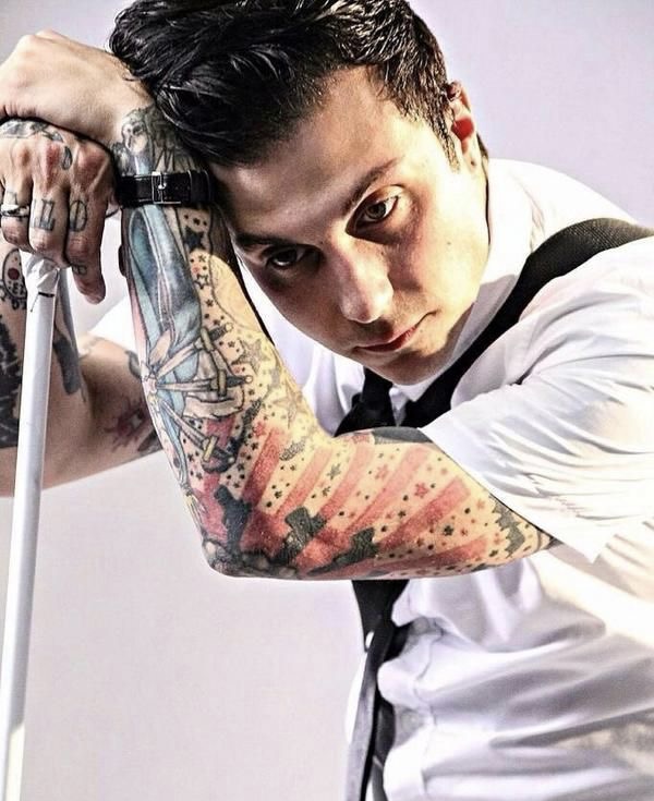 frank iero hourly.