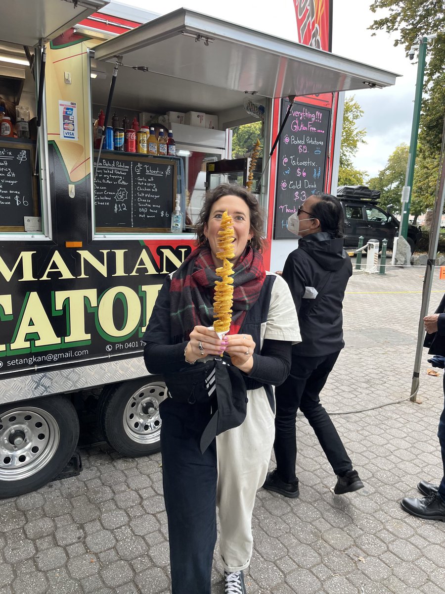 ThompspnD's tweet photo. She’s a vulture for Aussie 🇦🇺 culture - potato twist 😋😋 https://t.co/mCxnzbcN13
