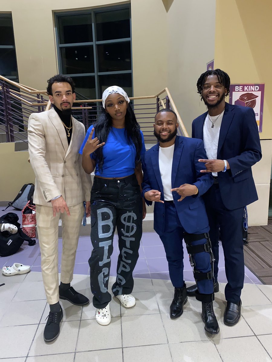 kenziemonett's tweet photo. ladies in blu turned up man 💙 shoutout to the best coaches fr ❗️ #PVWLAS https://t.co/RRohzGOngE