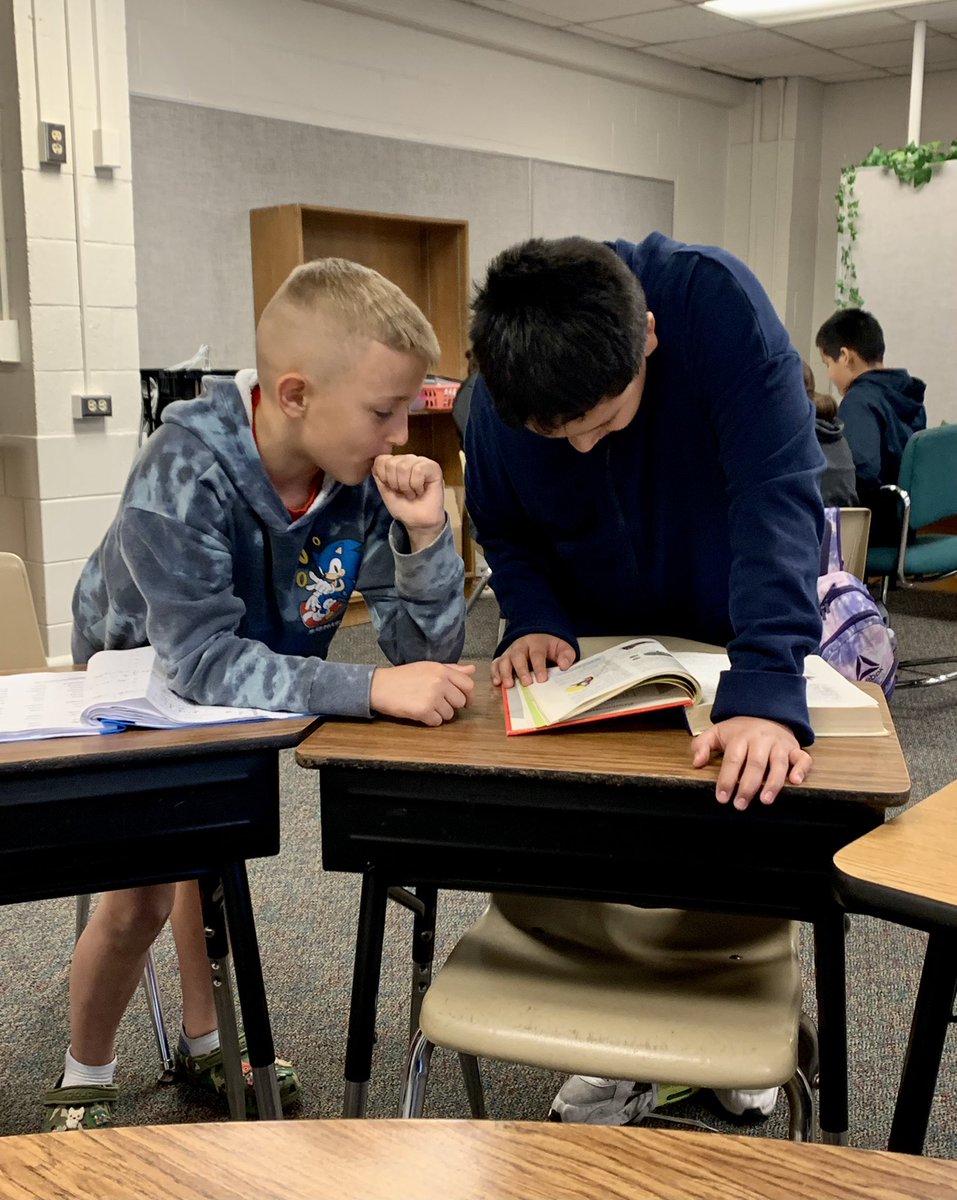 LuskBe's tweet photo. That moment when your students go fetch the dictionary to look up an unknown word without being prompted to… 🤩📖🥳
They were determined!
The word was ‘wampum’ — I didn’t know what it meant either. 🤪
We all learned something new today! 🤓
#MTA #SyllableDivision #WordsAreFun https://t.co/wLFcUcvQvU