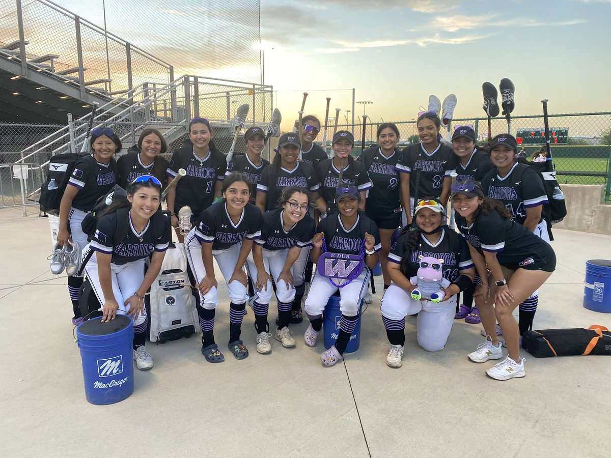 Warren_Softball's tweet photo. Varsity picked up the dub over Stevens 14-4! Bats and energy were 🔥 from everyone! Team collected 15 hits! @aylagonzales25: 3-5 3 SB’s, @hazel13savannah: 1-2 3 RBI’s, @belicia03: 2-3 4 RBI’s, @alyssameza32: 3-3 4 RBI’s, @MarinaLitterio: 3-4
Great effort tonight! 🖤🥎💜 https://t.co/US7zJf8V9i
