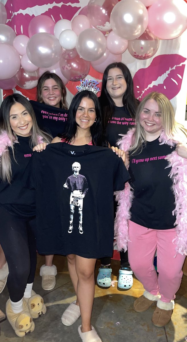 “Fuck it let’s throw a party” 🥳 #24 <a href="/machinegunkelly/">blonde don</a>