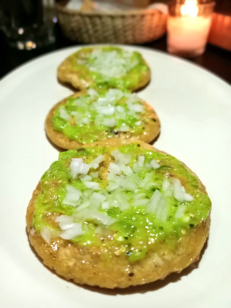 colorido_bicho's tweet image. #SoyUnCuino🐽 en la @casadelostacos pecando de gula con singular alegría🙌
Gloriosos tacos de pecho y luego un sensual quesito fundido con chorizo verde de Toluca. 

Sus tortillas y sopes están hechas a mano con @calymaiz👌

Amé #JapiGin que es una ginebra hecha en Hidalgo 🇲🇽