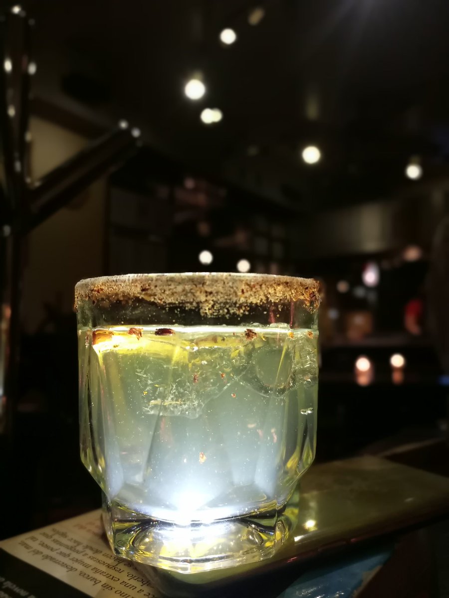 #SoyUnCuino🐽 en la <a href="/casadelostacos/">La casa de los tacos</a> pecando de gula con singular alegría🙌
Gloriosos tacos de pecho y luego un sensual quesito fundido con chorizo verde de Toluca. 

Sus tortillas y sopes están hechas a mano con <a href="/calymaiz/">Cal & Maíz</a>👌

Amé #JapiGin que es una ginebra hecha en Hidalgo 🇲🇽