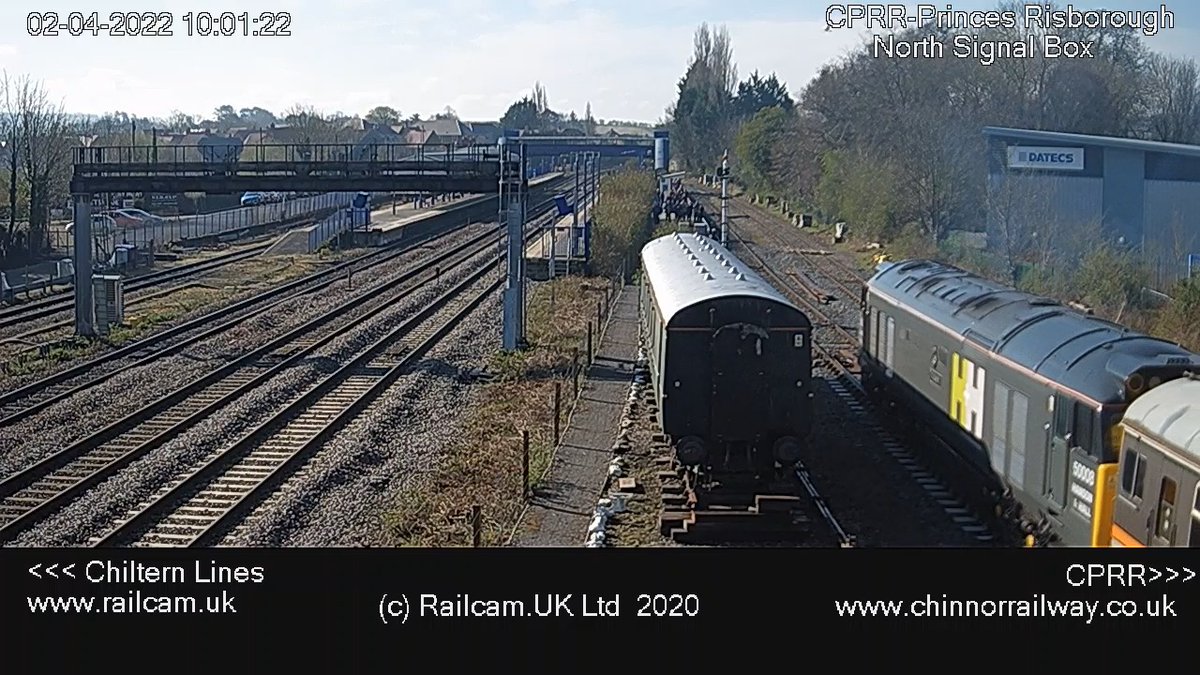 g5btb5g's tweet photo. 1P01 09:20 Chinnor to Princes Risborough on #sawitonRailcam Princes Risborough cam formed of #class50 50008 @thefiftyfund/@Class50s lead, #class411 1198 #EMU @SEG3142 mid, #class43 43066 #HST @125Group rear
@railcamlive @ChinnorRailway #RailFocusUK https://t.co/tU3cGXyKFM