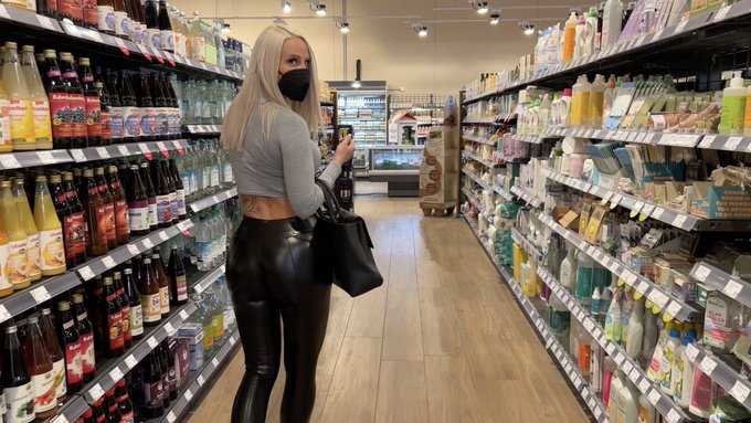 MEIN BRANDNEUES LEGGINGS BUBBLE BUTT VIDEO | Ab Sonntag 3. April EXCLUSIV UND NUR online auf https://t<a href="/tag/leather"class="tags"><span>#leather</span></a><a href="/tag/lifestyle"class="tags"><span>#lifestyle</span></a><a href="/tag/instagirl"class="tags"><span>#instagirl</span></a><a href="/tag/blonde"class="tags"><span>#blonde</span></a><a href="/tag/leggings"class="tags"><span>#leggings</span></a>