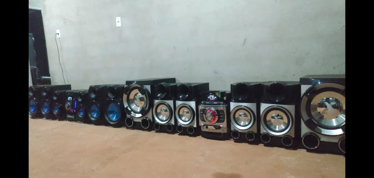 JFCC__'s tweet photo. #duelodetitas da linha #xmetalbass da #LG.
#CM9520 vs #MCV905
#bass #midbass #lowbass #bassbooster #bassboosted #grave #subgrave #medio #agudo #bassblastb #subwoofers
ASSISTA O VÍDEO NO YOUTUBE 👇🏾
https://t.co/PxityzZTuL https://t.co/tOsHOBI3j1