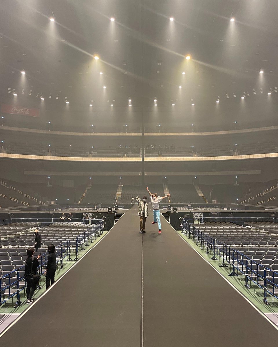 puspitafathya's tweet photo. 17 years into their career and still managed to fill up an arena this big!! super proud <3 https://t.co/AYypG2d8lx