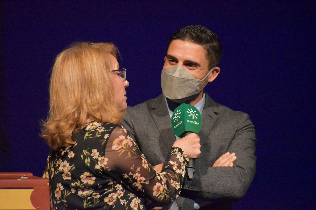 Gracias <a href="/victorferrertub/">Víctor Manuel Ferrer</a> por dirigir 'Costaleros de la Aurora' en el homenaje a <a href="/PerdonAurora/">Hermandad de la Aurora</a> de <a href="/canalsur/">CanalSur</a> dirigiendo su marcha con <a href="/BMMGRA/">Banda Municipal GR</a>