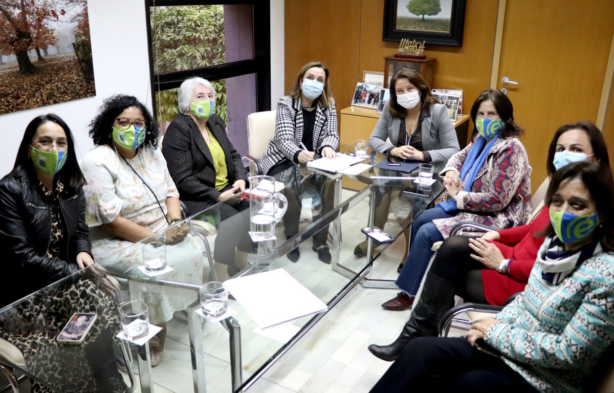 Consejería AgriPesca (@agriculturand) on Twitter photo 📌<a href="/CarmenCrespoPP/">Carmen Crespo</a> subraya el papel de la #agricultura en la lucha contra el #cambioclimático en #Andalucía
Se reúne con <a href="/AnsemacAND/">ANSEMAC</a> y destaca los resultados de un estudio de la <a href="/Univcordoba/">Universidad Córdoba</a> que analiza la percepción del cambio climático en el sector
➡️lajunta.es/3p0ee 📌<a href="/CarmenCrespoPP/">Carmen Crespo</a> subraya el papel de la #agricultura en la lucha contra el #cambioclimático en #Andalucía
Se reúne con <a href="/AnsemacAND/">ANSEMAC</a> y destaca los resultados de un estudio de la <a href="/Univcordoba/">Universidad Córdoba</a> que analiza la percepción del cambio climático en el sector
➡️lajunta.es/3p0ee