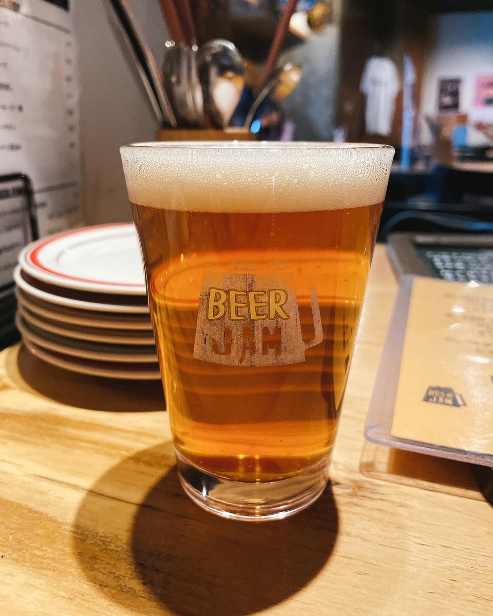 ApR6px's tweet photo. 今日は富士で飲み会🍻
０次会スタート🍺スゴい久しぶりの
富士で地ビール飲めるお店👍
BEER JAMで０次会👍ビール🍺ウマーい😍
#beerjam  #地ビール  #０次会 #富士飲み https://t.co/mRhzphemFo