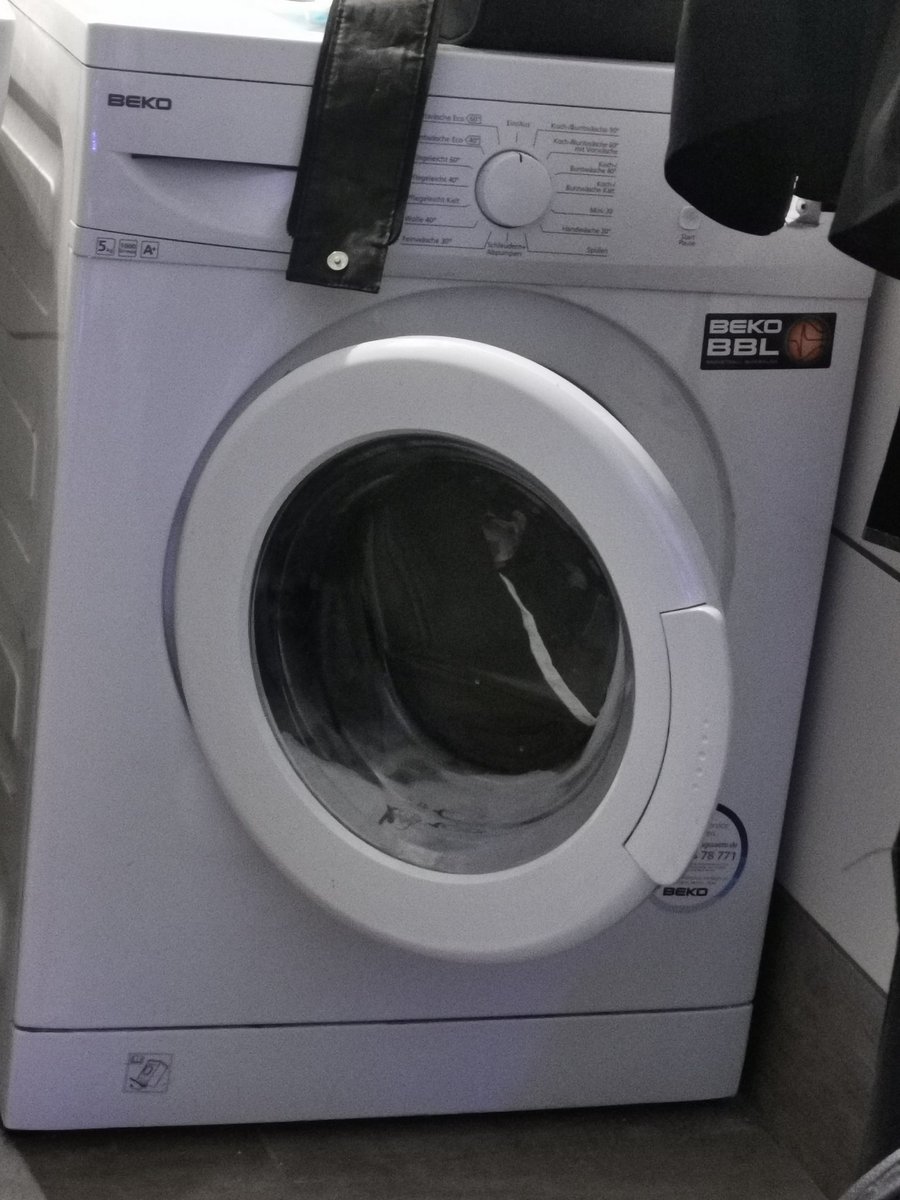 Alaniel_'s tweet photo. Wir verkaufen eine Waschmaschine mit Blaulicht und Rückwärtsgang. Chiptuned mit rgb und Wasserkühlung. Nur gegen Abholung. 2000euro VB.
Hallo ich bin Hanna und ich bin lost 🙋‍♀️😅 https://t.co/FsHeQACrae