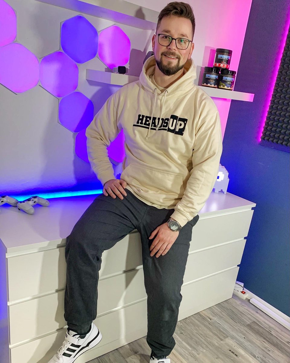 GalaheadE's tweet photo. Merch kickt rein!

ENJOY it und gebt mir gerne ein Feedback!

https://t.co/1Rt54AhQWY https://t.co/RaZHAID9Zb