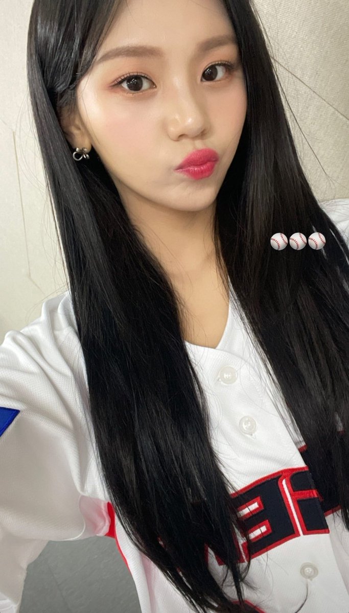 [📷] - #Umji Instagram story update 02042022

⚾⚾⚾

#VIVIZ #UMJI #비비지 #엄지 <a href="/VIVIZ_official/">VIVIZ</a>