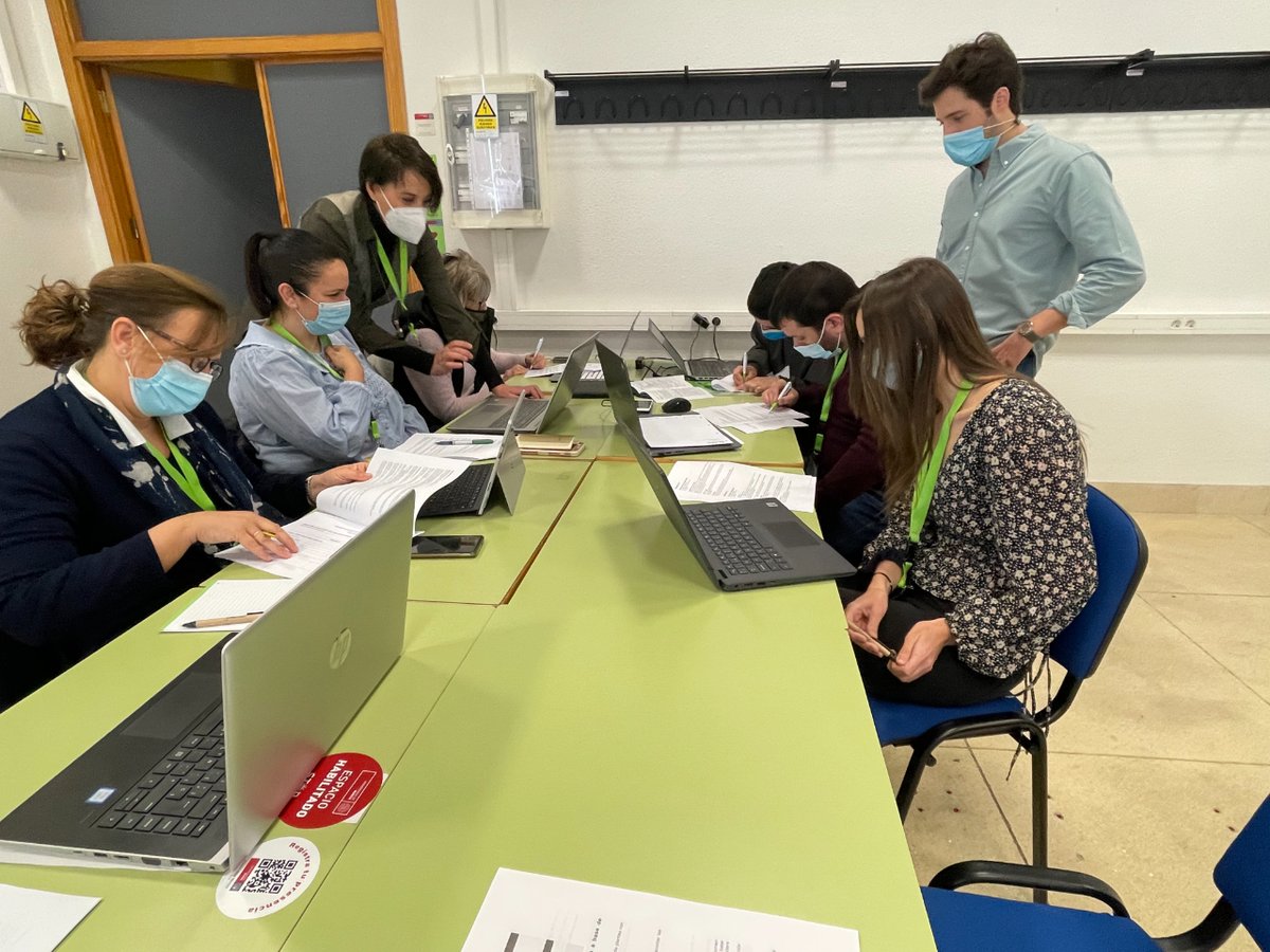 cofmurcia's tweet photo. Iniciamos hoy la jornada 'Fitoterapia con Garantía' con los talleres prácticos del uso de plantas medicinales🌿 para tratar problemas como el insomnio , el estreñimiento o las patologías articulares.
@UMU #SEFIT #sefitjornadamurcia https://t.co/OTp2OTyADO