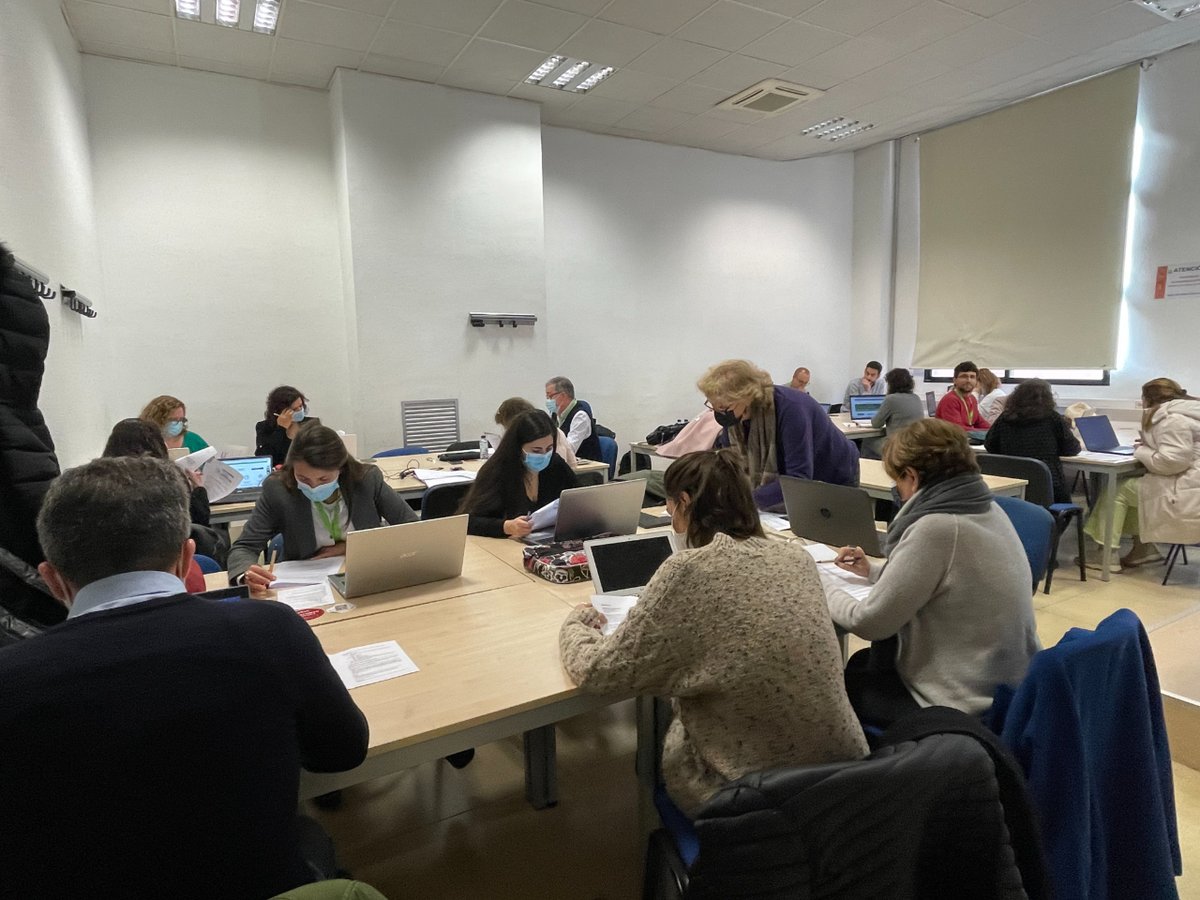 cofmurcia's tweet photo. Iniciamos hoy la jornada 'Fitoterapia con Garantía' con los talleres prácticos del uso de plantas medicinales🌿 para tratar problemas como el insomnio , el estreñimiento o las patologías articulares.
@UMU #SEFIT #sefitjornadamurcia https://t.co/OTp2OTyADO