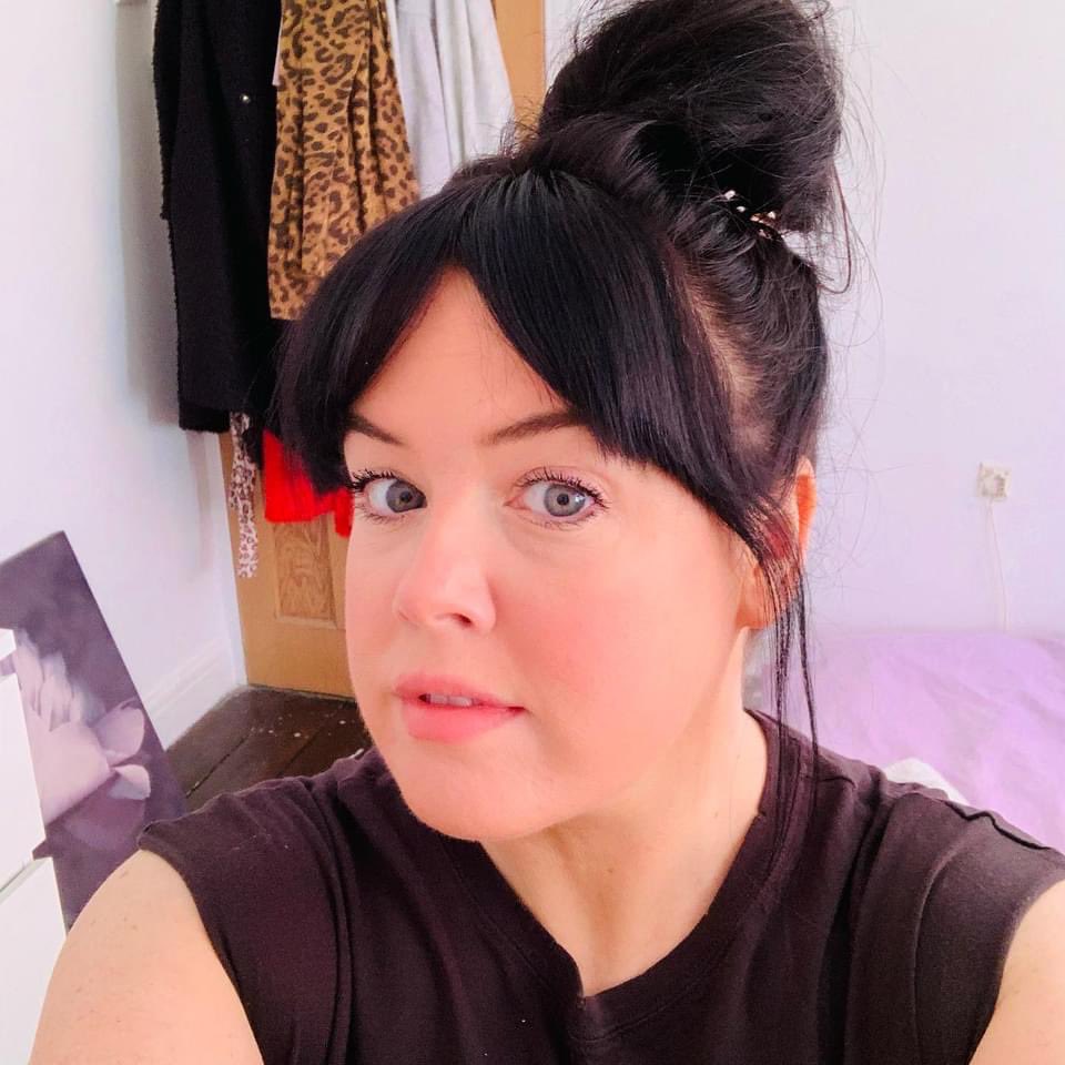 BevMaccas's tweet photo. This time last year I couldn’t get to the hairdressers so experimented a no fringe look…. Yeah… didn’t last! 😕 #ForeverFringe #MassiveForehead https://t.co/myIVMMd60q