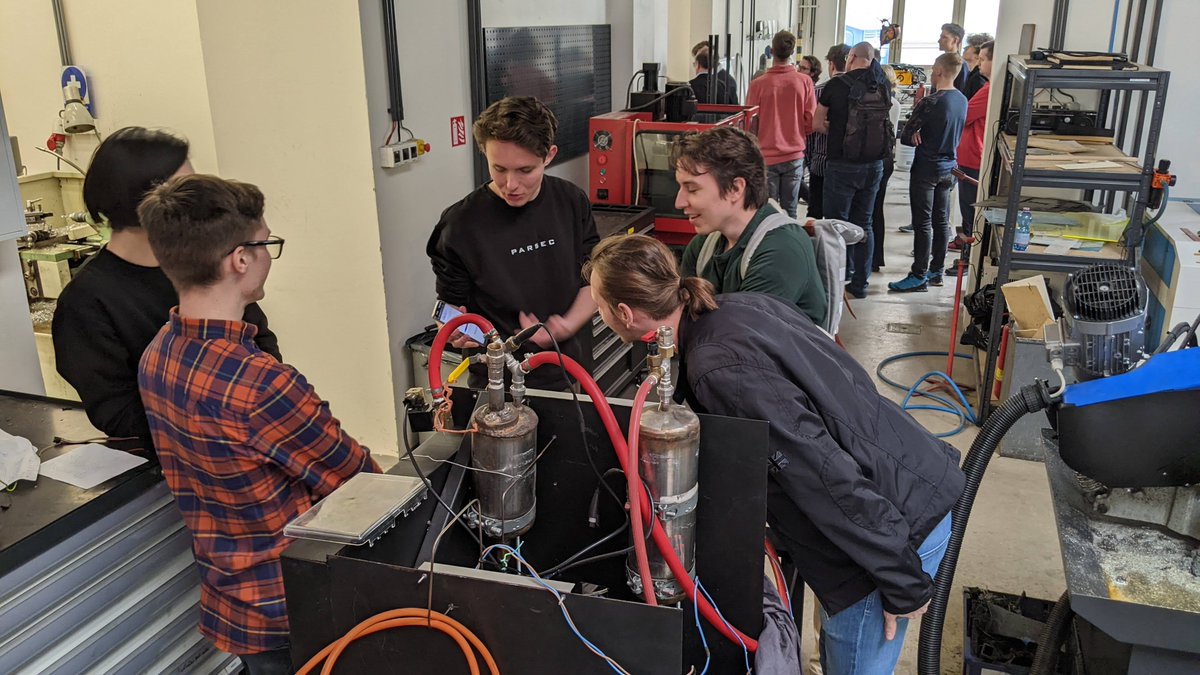 eserocz's tweet photo. Seminář #CanSat s prototypem rakety pro národní finále. A představení dílen #NextZone, kde mohou týmy na svých minisatelitech kutit.
#ucimevesmir  #cansatczechia  #astropiczechia  @czechrockets  @ESA__Education https://t.co/AmMR3qpncg