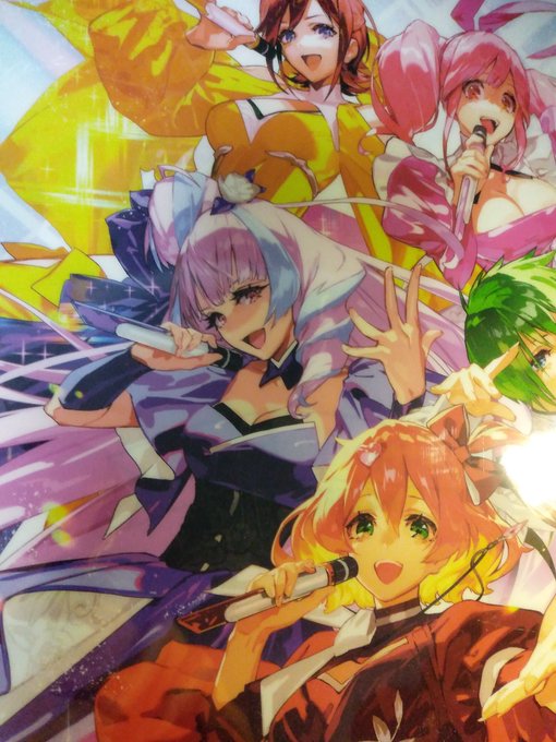 グッズが来たぞ
クリアポスターでかすぎてどこに飾ろうか考え中🙉 