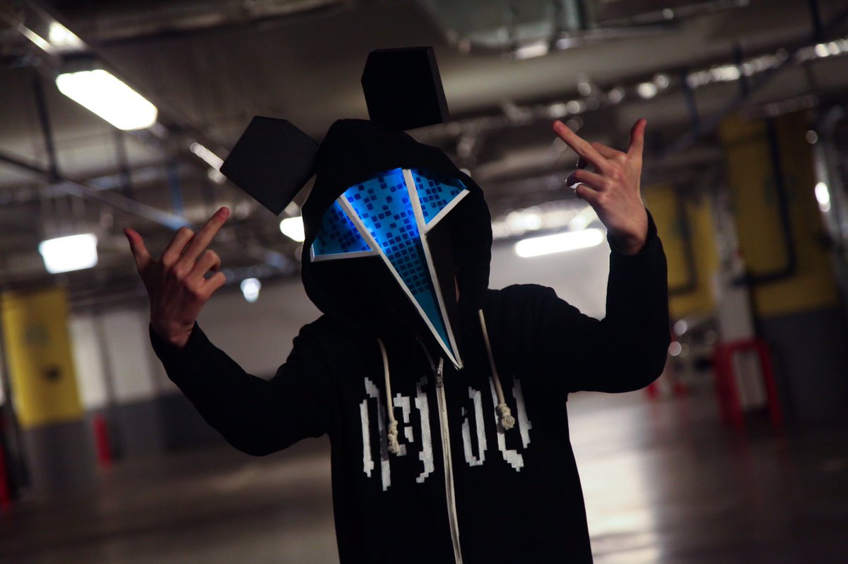 "I am wanted in every country ever"
[Cosplay By @/SYST3M_3RROR]