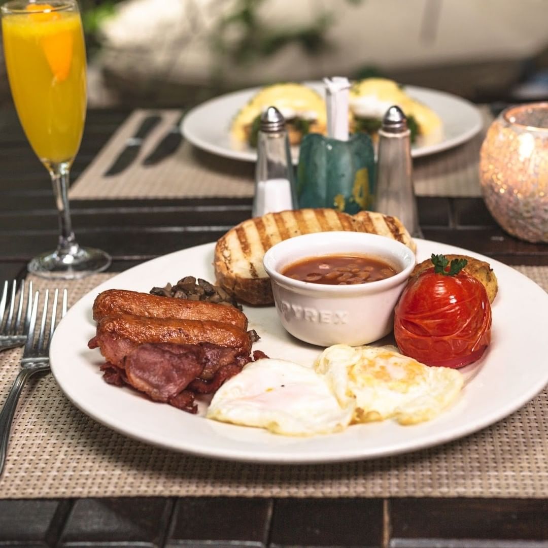 CALORIES DON'T COUN'T OVER THE WEEKEND #FACT

Take full advantage and kick off your Saturday with our calorie laden 'Big Breakfast Fry Up' and continue in that vein throughout the weekend! 
Weekend Opening Hours:
Satuday - 10am - 10pm 
Sunday - 10am - 6pm 
Brunch - 10am - 1pm