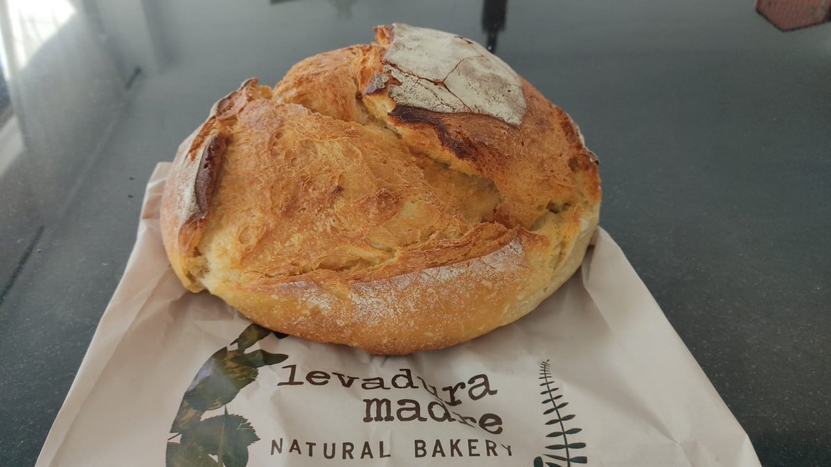 metrovaldebebas's tweet photo. Hoy hemos empezado el sabado con panes de #levaduramadre en valdebebas en samaranch (edificio Amenábar). Esperamos que les vaya muy bien y a seguir disfrutando de estos panes exquisitos de masa madre. @HilosValdebebas @AVValdebebas @AVcarcavas @Padre3D https://t.co/7Deaa0lL31