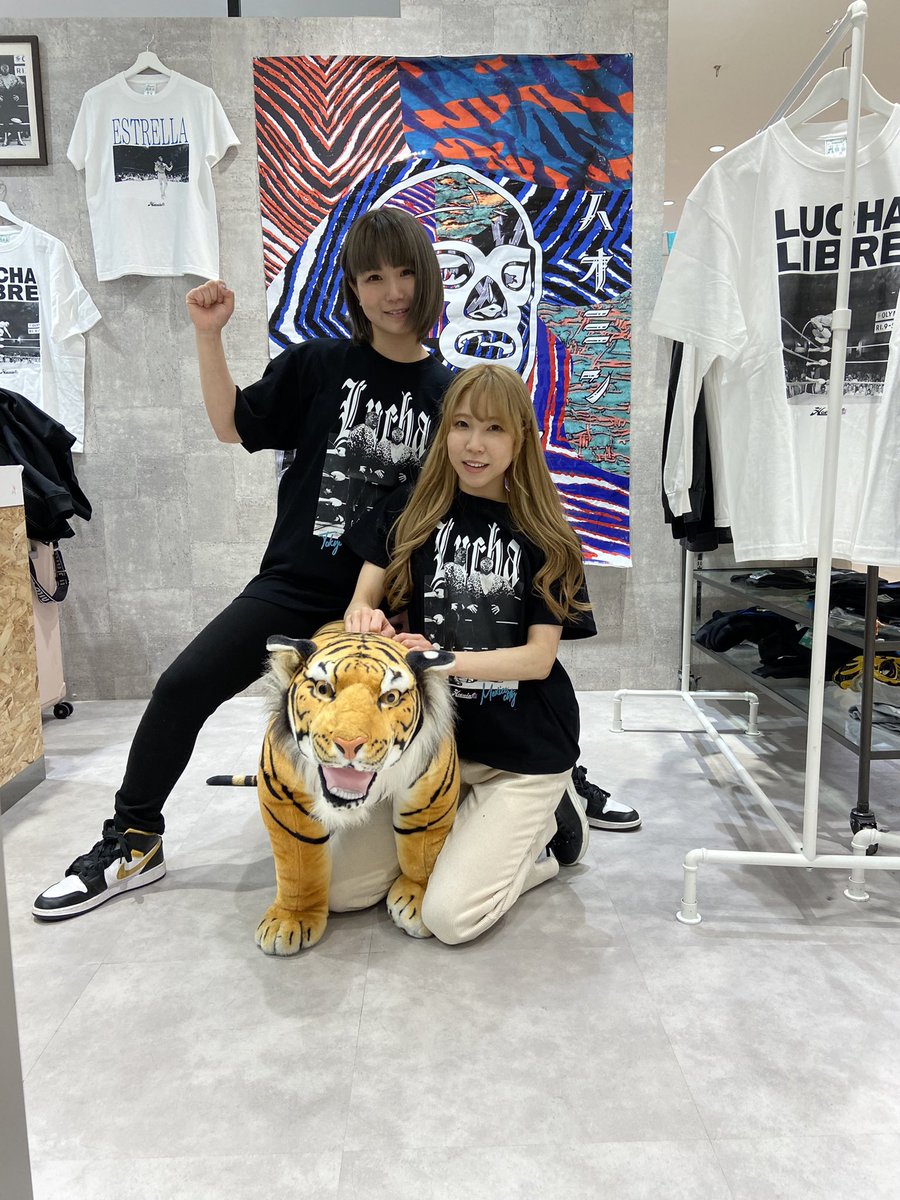 haoming_mask's tweet photo. プリンセスタッグ王者の #マジラビ が錦糸町PARCO POP UP に来てくれました✨　#DFTHWI x #HAOMING コラボコレクションをタッグチームコーデ！！　🐅とも再会😁　＃坂崎ユカ　＃瑞希　#tjpw #ハオミン  #golgo26thsixsix @lilmisterp #nikedunkhigh #cortez #nikevandal #nikejordan #東京女子プロレス https://t.co/5YqFAR0nFz