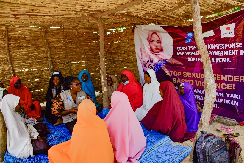 Protection for girls and women in conflict-affected communities! <a href="/UNDPNigeria/">UNDP Nigeria</a> and <a href="/JapanGov/">The Gov't of Japan</a> support prevention and response to #SGBV in Fika LGA of #Yobe State, #Nigeria, providing training and dignity kits.