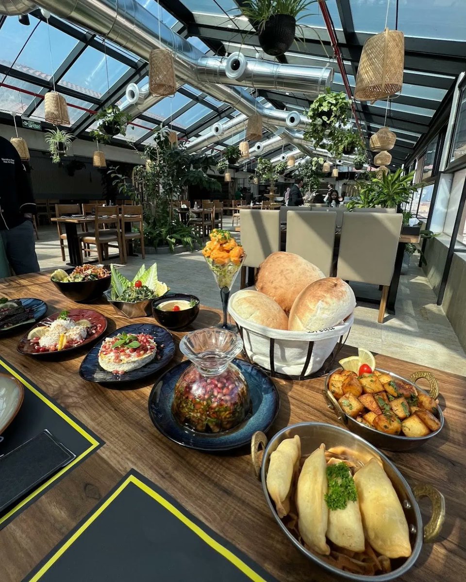 Destination_KSA's tweet image. Sit back and relax overlooking the breathtaking #AlKhobar Corniche! At the @goldengateksa you are not only graced with a stunning view but a lively atmosphere and a menu packed with decadent delicacies.
📸 by Ibrahim Saleh
-
#TryLocal #KSA #DestinationKSA