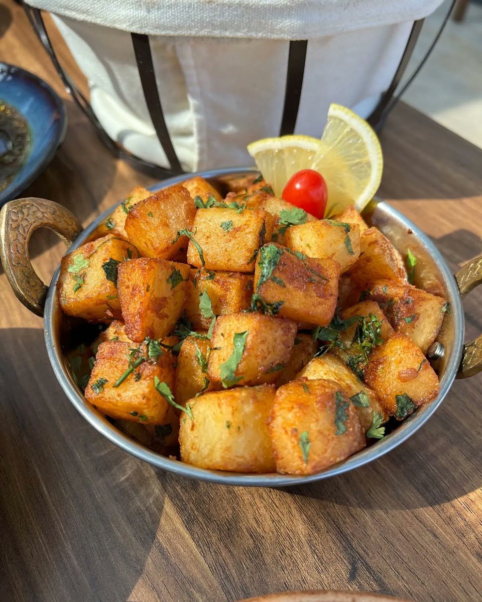 Destination_KSA's tweet image. Sit back and relax overlooking the breathtaking #AlKhobar Corniche! At the @goldengateksa you are not only graced with a stunning view but a lively atmosphere and a menu packed with decadent delicacies.
📸 by Ibrahim Saleh
-
#TryLocal #KSA #DestinationKSA