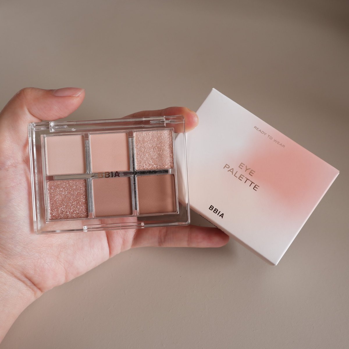 Viviennewonder's tweet photo. Bbia เอาอีกแล้วจ้า ready to wear eye palette ออกของใหม่เก๊ง ออกอีกแล้ว อายชาโดว์สีนู๊ด อันนี้นู๊ดสวย นู๊ดแพง นู๊ดผู้ดี แล้วเนื้อนุ่มเกลี่ยเนียน ไม่มีผิดหวังอะ นี่ชอบโทนสีที่เค้าจัดมา จัดว่าเด็ดเลยทีเดียว เพิ่งเข้าไทยเลยสาว รีบไปตำ ช้าหมดแน่ 4.4 โปรแน่น กดไว้เลยสาว https://t.co/IfglL9u3zJ