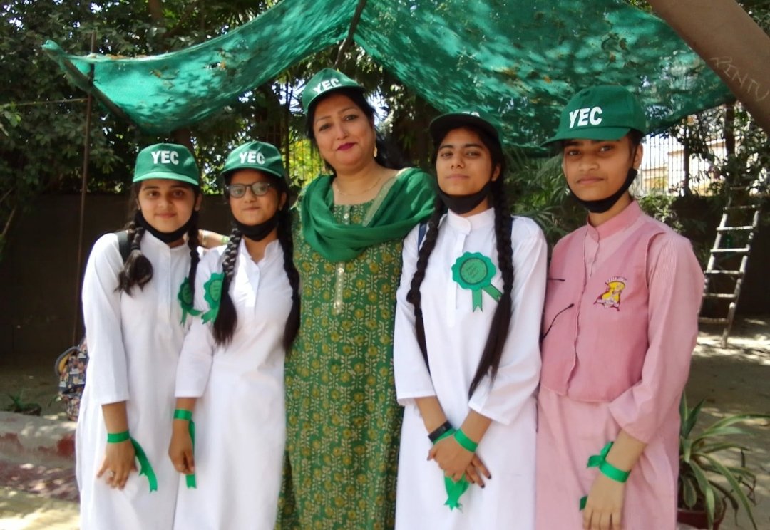 SeemaGovtTr's tweet photo. #ecofriendly welcome on #MegaPTM by ECO CLUB--JASOLA GREEN GIRLS at 
#GGSSSJASOLA Village under the guidance of honourable HOS @KavitaSaini_DoE
and wonderful Mentor @rohit_upadhyaya https://t.co/gEP40dZwhR