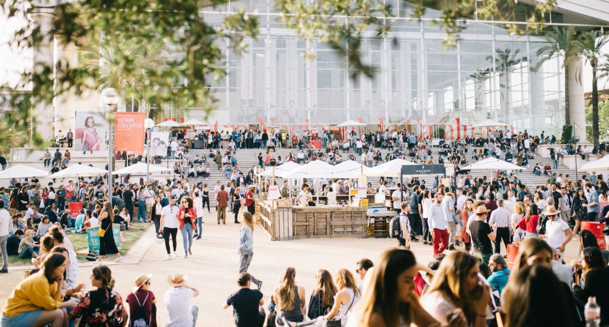 TMBinfo's tweet photo. 😜 Si vols triomfar amb una bona taula, apropa't avui i demà al Teatre Nacional, on s'esdevé l'#AllThoseFoodMarket, el mercat dels emprenedors i artesans de la gastronomia de Barcelona. 🍷🍢🌮
🚌🚇➡️ Et portem amb #busbcn i #metrobcn
ℹ️🔗 https://t.co/cUh1FRv4lr https://t.co/VH8ecrYARu