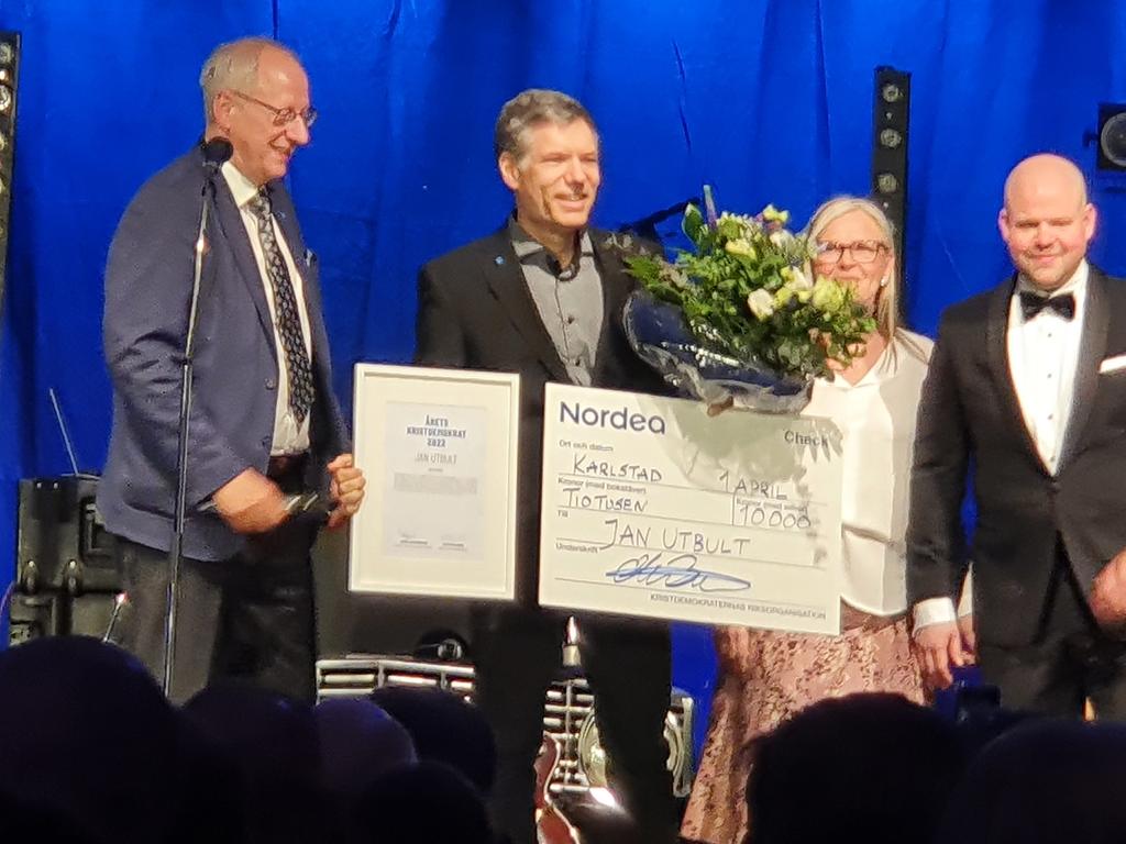 Hans-Inge Smetana (@hansingesmetana) on Twitter photo Stort Grattis <a href="/JanUtbult/">Jan Utbult</a> till titeln årets Kristdemokrat 2022. För er som inte känner Jan är han kommunstyrelsens ordförande i Öckerö. Det har du gjort dig förtjänt av. Bra jobbat 👍👍 Stort Grattis <a href="/JanUtbult/">Jan Utbult</a> till titeln årets Kristdemokrat 2022. För er som inte känner Jan är han kommunstyrelsens ordförande i Öckerö. Det har du gjort dig förtjänt av. Bra jobbat 👍👍