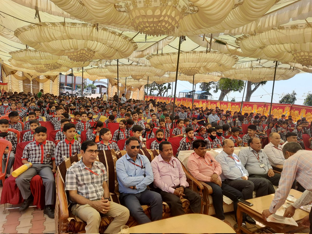 EduMinOfIndia's tweet photo. An unmatched zeal among the young learners for #ParikshaPeCharcha at Kendriya Vidyalaya Jyotipuram where they tuned in to the live streaming of Pariksha Pe Charcha 2022. https://t.co/lmQROoVisD