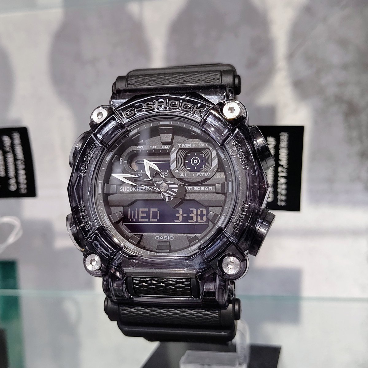 tomita_aizu's tweet photo. 【G-SHOCK GA-900】
こんにちは☀
お散歩に出かけたいくらいの天気ですね~花粉すごそうなのでマスクにメガネとフル装備で(笑)
こちらのG-SHOCKは工業デザインをモチーフに、ナットのようなベゼルやビス留めなど男心をくすぐる武骨なデザイン😆
カラー違い5種在庫あります!
#G_SHOCK #GA900 https://t.co/Ceqw4z3dGg