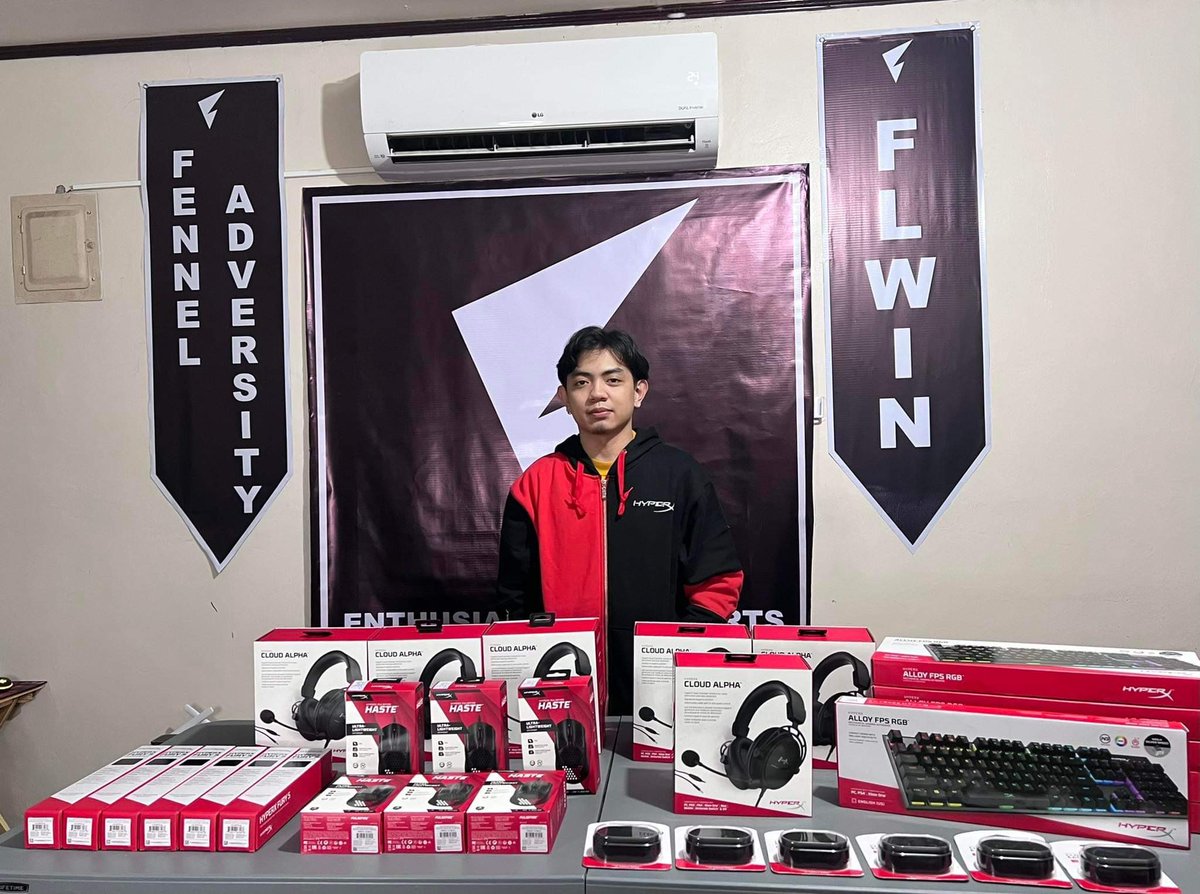Domengwr's tweet photo. Thank you so much @HyperX &amp; @HyperXJapan for these amazing gifts. Looking forward for new challenges. 

#FennelxHyperx https://t.co/ntH6jp2BK0