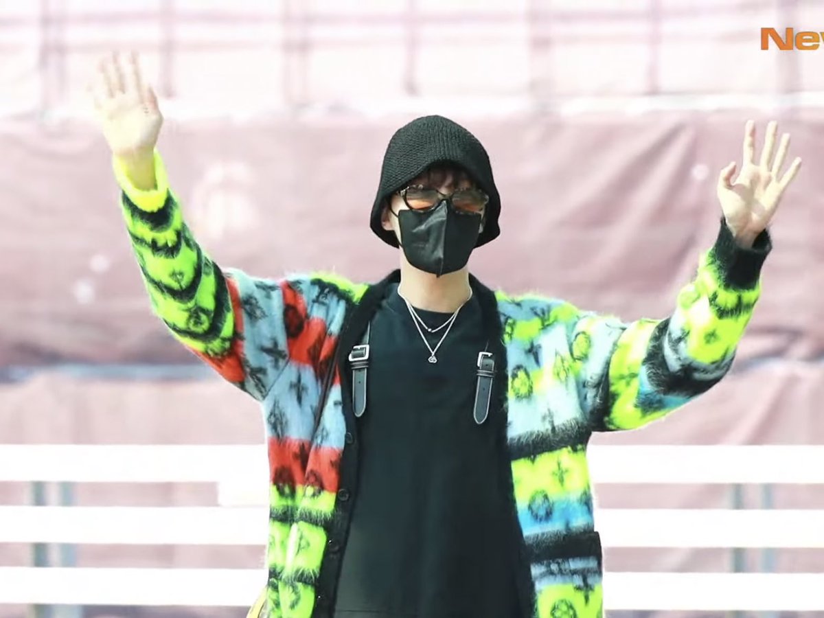 thehobiprint's tweet photo. LAS VEGAS ARE YOU READY FOR J-HOPE  #HaveASafeFlightJHOPE https://t.co/JZB91WApKx