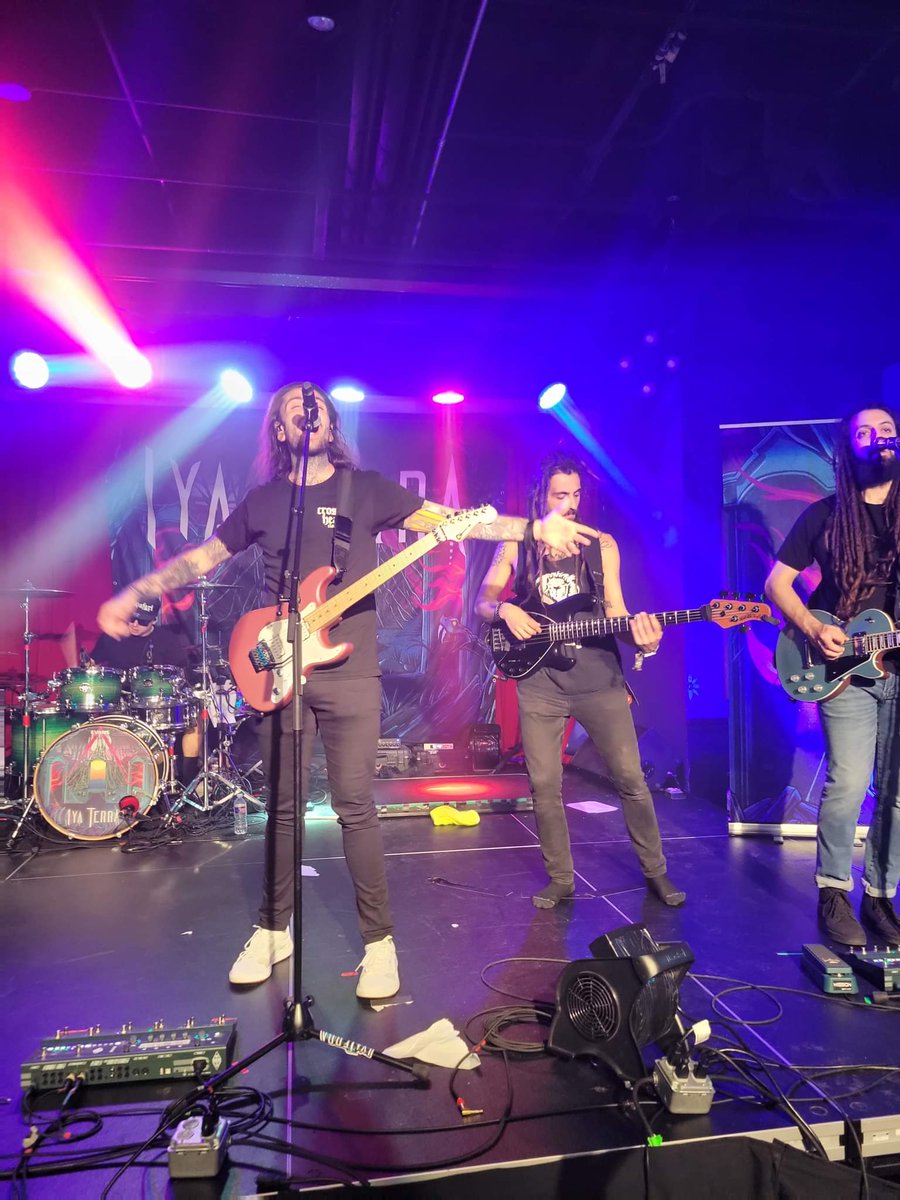 HotWhip0708's tweet photo. @iyaterramusic @ComplexSLC https://t.co/8o1mKcyWNs