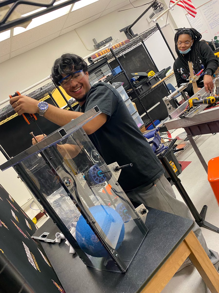 danacrowley228's tweet photo. Good luck Mr. Neal & Team 7077! Our students have put so much time & energy into prepping for the @firstnevada regional competition this weekend @ThomasAndMack #EHSRobotics #EHSTeam7077 https://t.co/NwpB8NDUsz