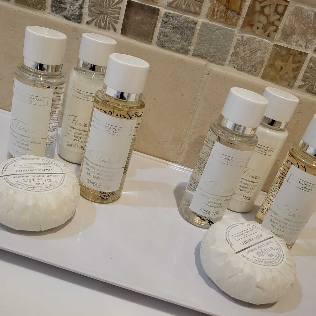 pheasant_hotel's tweet photo. 🍈IT'S ALL IN THE DETAIL 🍈
We use luxurious White Company products in all our rooms, our guests should feel relaxed and pampered from the moment of arrival.
https://t.co/7YC4E1dh8O
#luxuryescape #holidaybreak #escapetothecountry #hotelsinnorfolk #norfolklife #norfolkescapeshey https://t.co/EFzSv49gtC