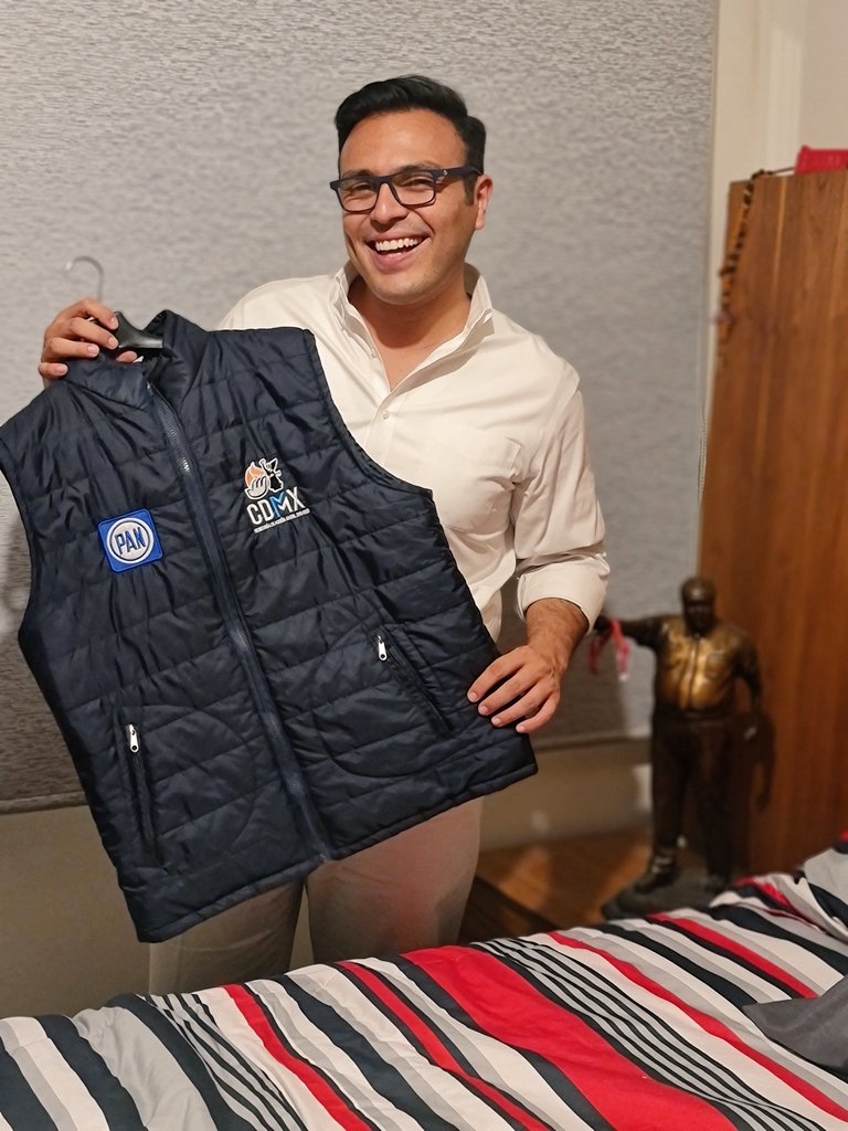 Llegó el momento de colgar este chaleco tan lindo que me acompañó en estos años como Secretario Estatal de <a href="/AJ_CDMX/">Acción Juvenil CDMX</a>. Gracias a mi familia, a mi equipo, a mis amigos y a mi Partido que siempre ha creído y me ha apoyado incondicionalmente. 

¡Siempre gracias #AcciónJuvenil🔥!