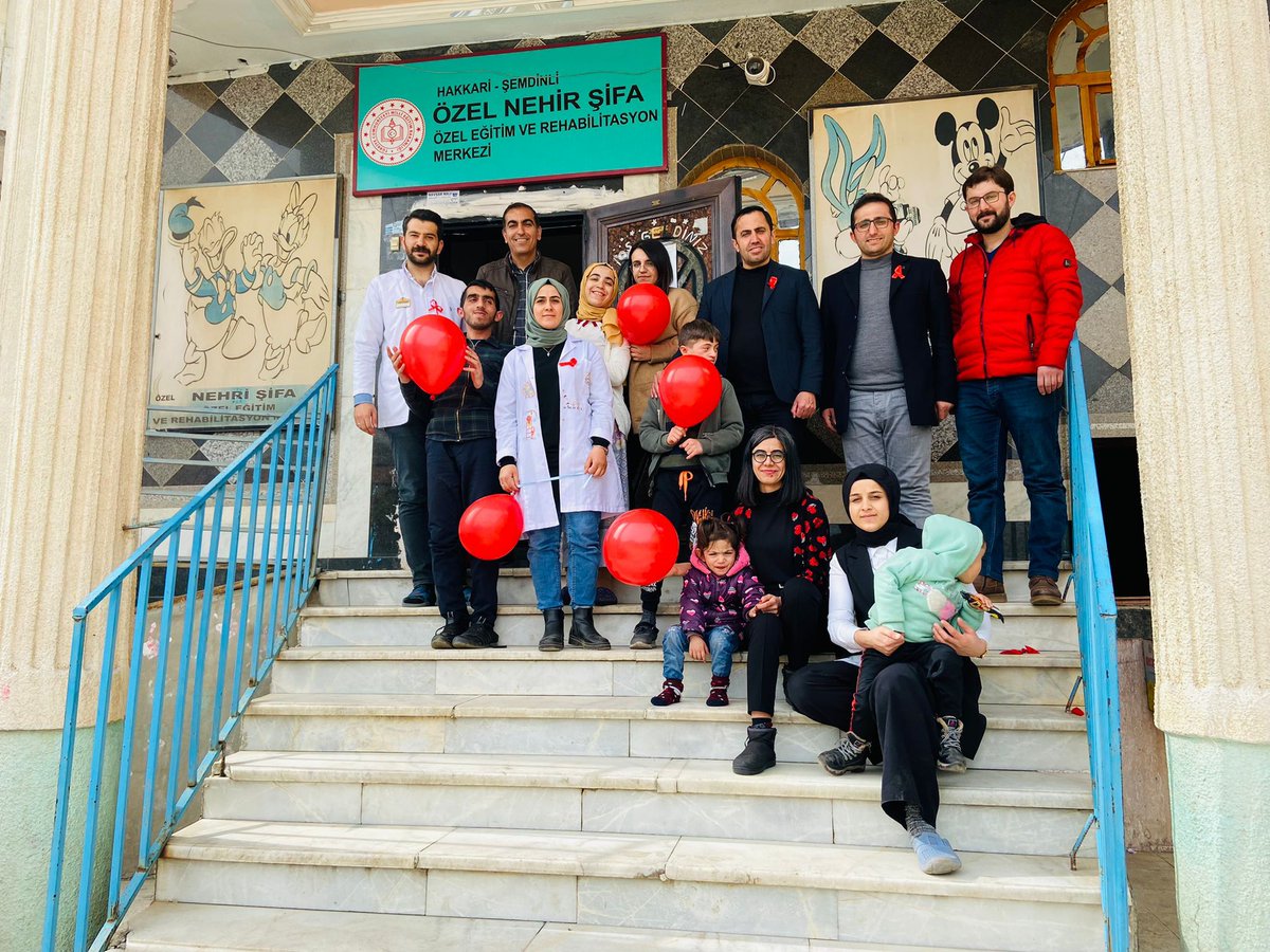 Otizmli bireylerin farklılıkları bu dünyaya çok şey katacak yeter ki farkında ve yanlarında olmayı bilelim. Daha güzel bir dünya İçin kırmızı kurdelelerle bizde farkındayız.
#OtizmeKırmızıIsıkYak #tohumotizmvakfı
<a href="/BilalGur30/">Bilal GÜR</a> <a href="/SemdinliMEM/">ŞEMDİNLİ İLÇE MİLLİ EĞİTİM MÜDÜRLÜĞÜ</a> <a href="/fahrettin_celik/">Fahrettin Çelik</a> <a href="/Hakkari_MEM/">Hakkari İl Milli Eğitim Müdürlüğü</a>