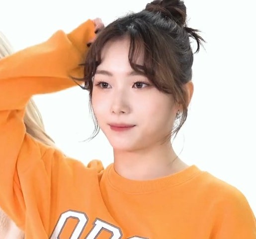 youngeunluvr's tweet photo. Just got back and there's orange Youngeun! So cute ~ 🧡🧡
 #YOUNGEUN #서영은 #ヨンウン https://t.co/XpdIt307Zq