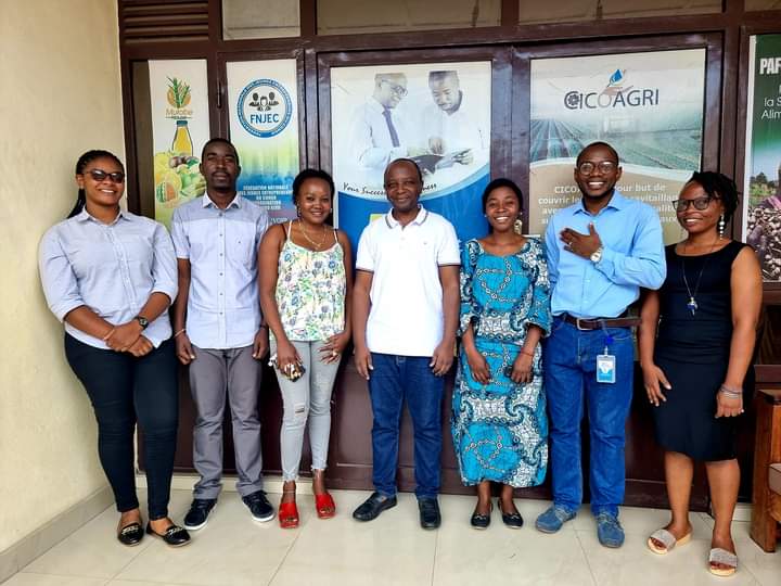 bim_sarl's tweet photo. #InstantVisit: Nous avons reçu aujourd'hui dans nos locaux Providence Majune, salariée mais soucieuse de l'#entrepreneuriat, qui est venue s'enquérir des services offerts par @bim_sarl 
#VotreSuccèsNotreAffaire. Faites comme elle via ce lien https://t.co/HzIvnx93UU
@LalEugide https://t.co/trykzhGyNm