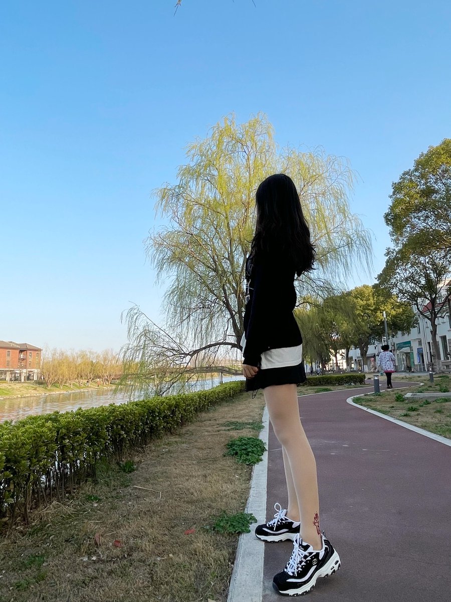 @limerencem 怀念可以出去呼吸新鲜空气的日子！
#涞觅丝袜
#肉丝
#丝袜
#美腿
#恋足 https://t.co/IsySfTpbXy